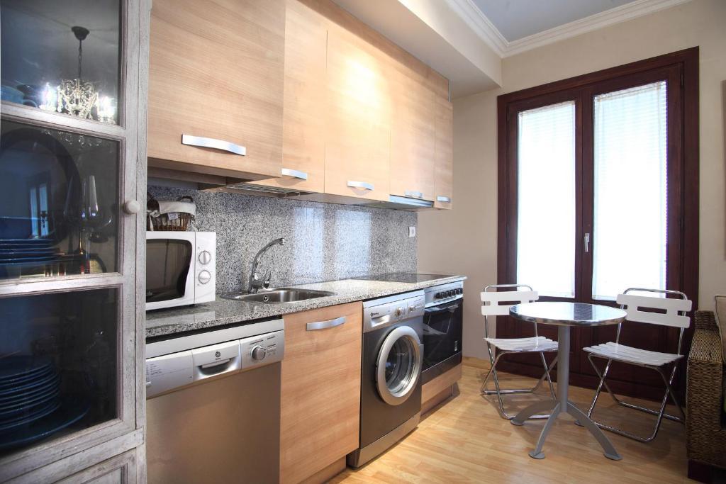 Apartamentos Alcoba de Baco Barbastro Habitación foto